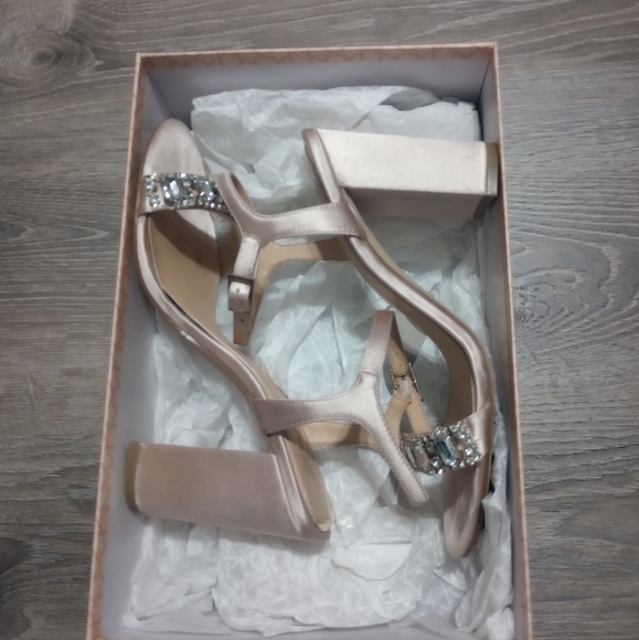 Jewel by Badgley Mischka Hendricks Champagne Dress Sandals - Picture 2 of 8